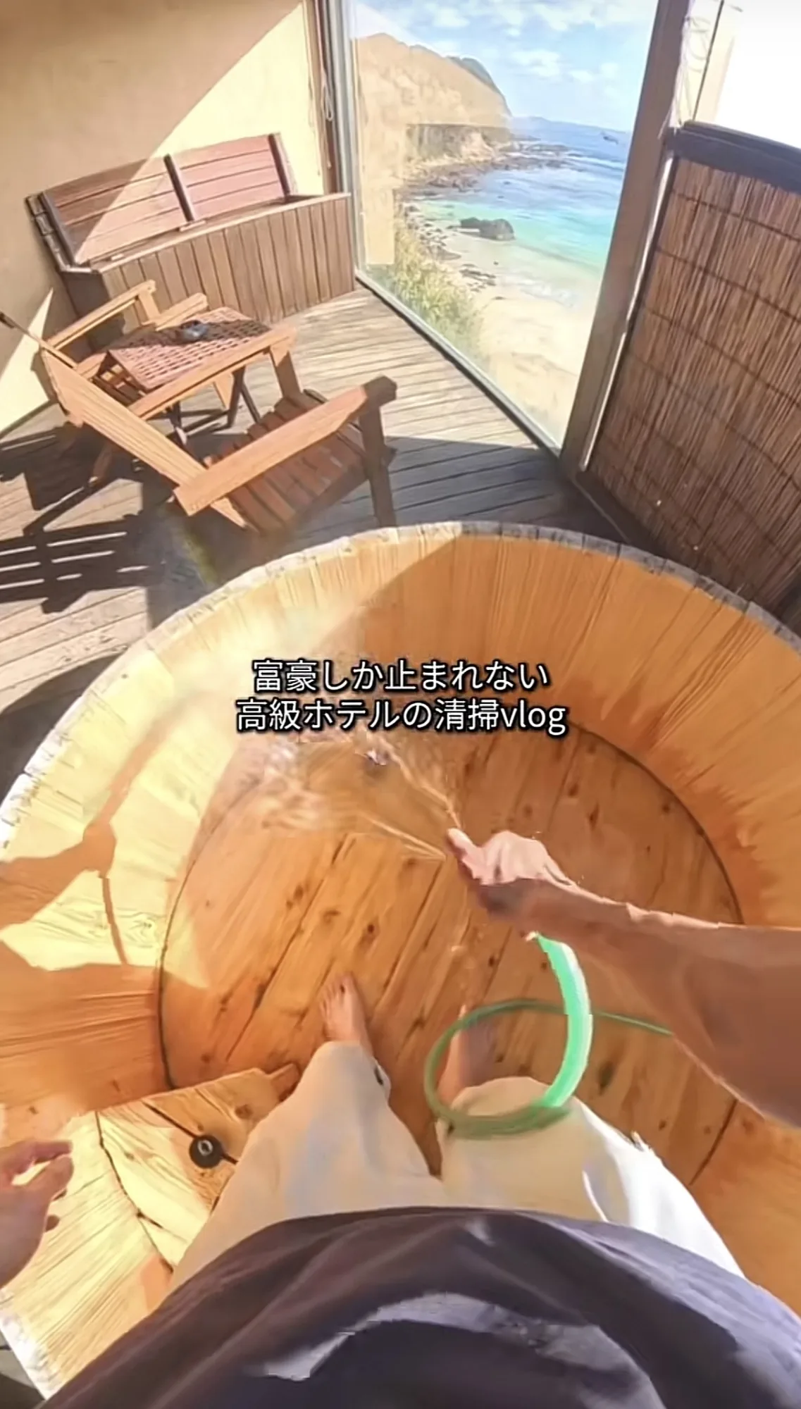 客室清掃の様子を一人称視点で撮影したPOV動画の一場面